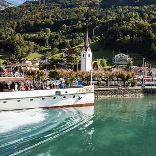 From Zurich: 7-Day Lakes and Alps Tour with Accommodation