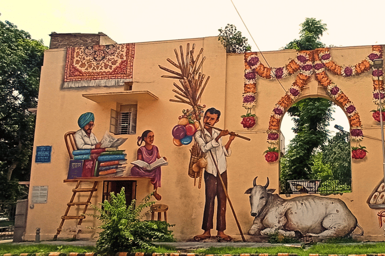 New Delhi: Lodhi Art District Cycling Tour with Breakfast