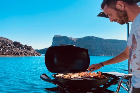 Santorini: Crucero en catamarán con almuerzo, bebidas y visita a Oia