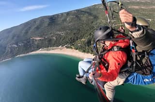 Von Lissabon aus: Paragliding-Paket (Flug+Video+Transport)
