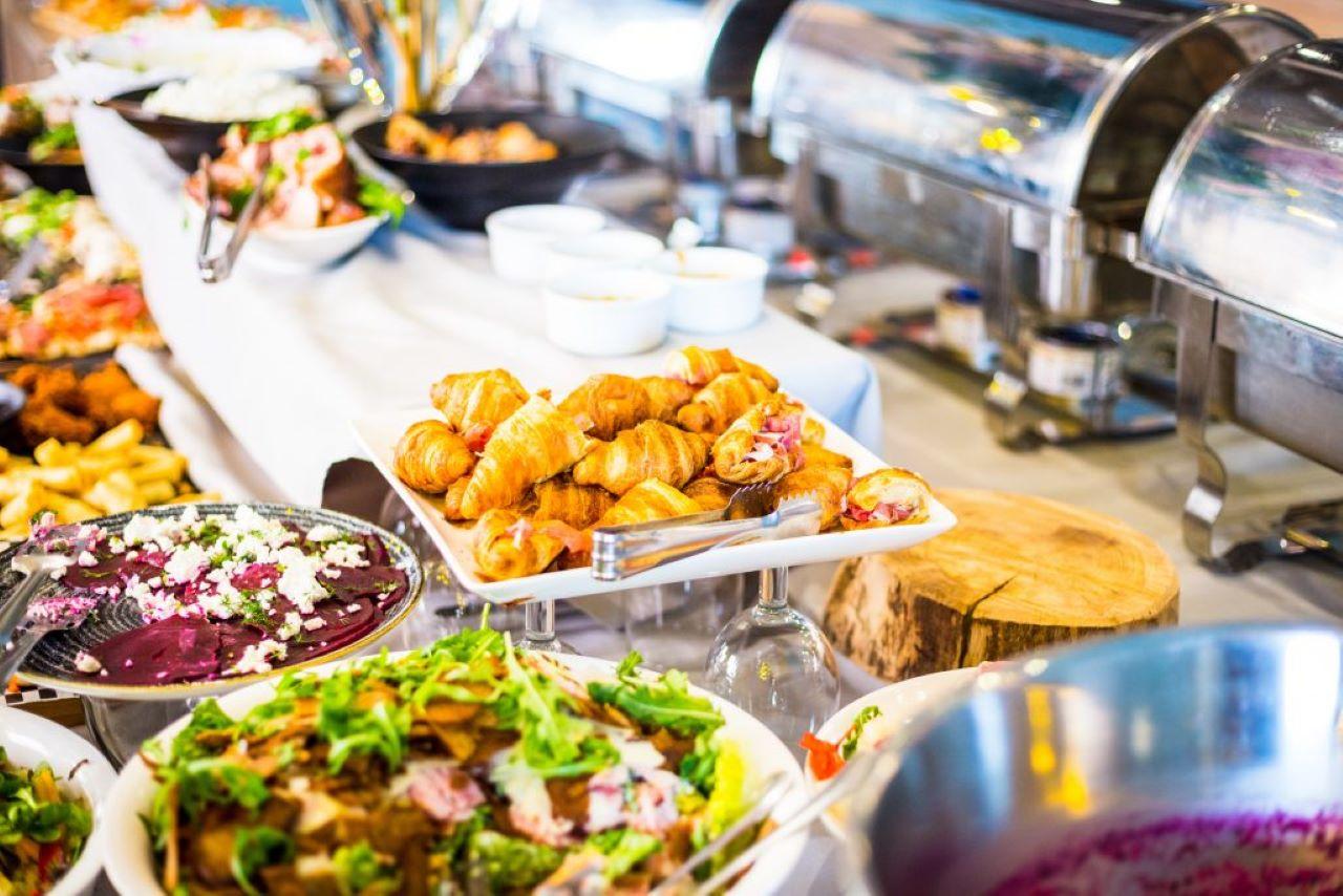 Bonn: Sonntagsbrunch-Buffet mit Kölner Live-Musik