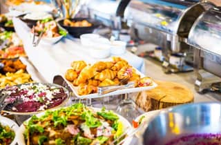 Bonn: Sonntagsbrunch-Buffet mit Kölner Live-Musik