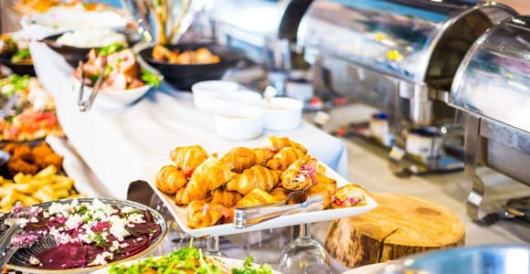 Bonn: Sonntagsbrunch-Buffet mit Kölner Live-Musik