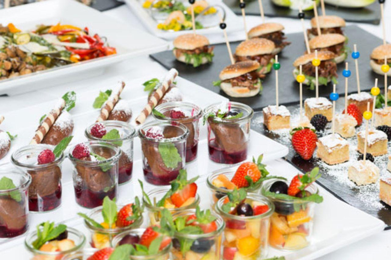 Bonn: Sunday Brunch Buffet with Cologne live music Bonn: Sunday Brunch with Cologne Live Music