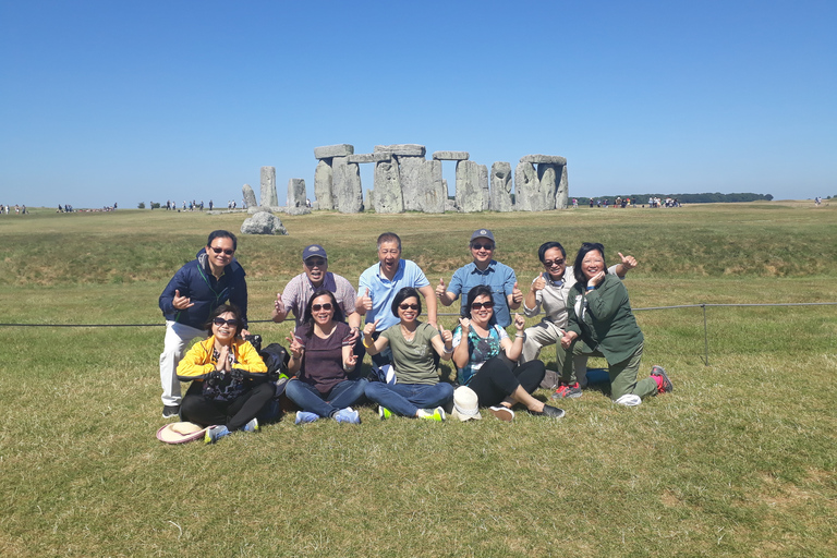 Z Southampton: jednodniowa wycieczka z przewodnikiem po Stonehenge i Bath