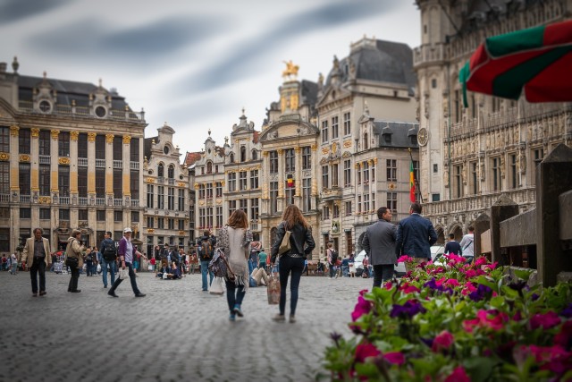 Visit Brussels Guided City Tour with Food and Drinks in Bruxelles