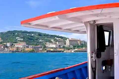 Sperlonga : Excursion en bateau privé à Gaeta avec pizzas et boissons