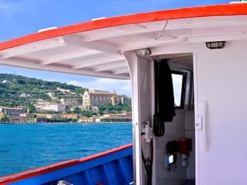 Sperlonga: Private Boat Tour to Gaeta with Pizza and Drinks