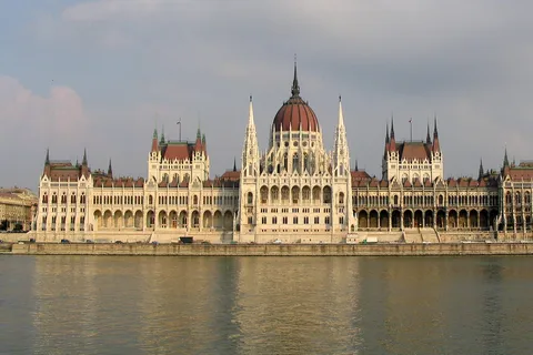 Budapest: Private Walking Tour of City with Spanish Guide