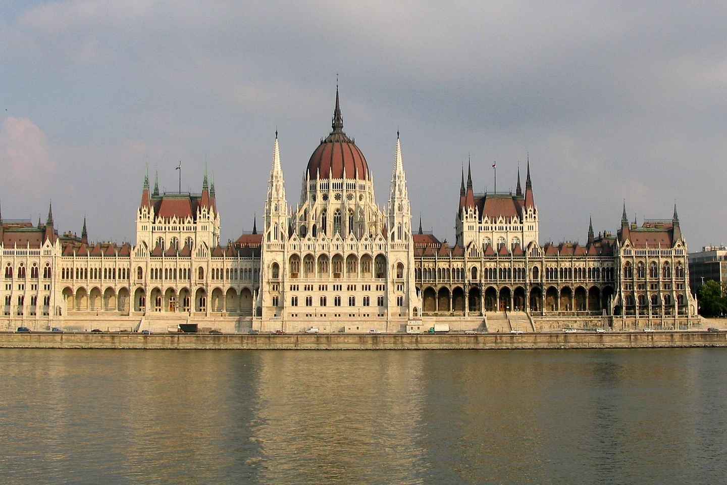 Budapest: Private Walking Tour of City with Spanish Guide
