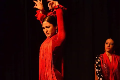 Sevilla: Flamenco-Tanzkurs mit Kostüm