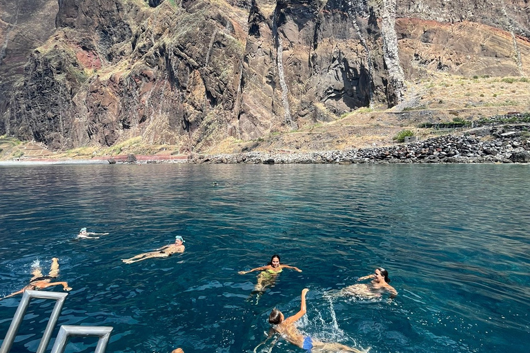 Funchal: tour al tramonto sulla barca tradizionale di Madeira con bevande