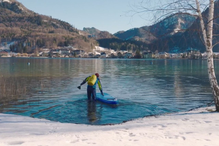 Fuschlsee: Stand-Up Paddleboard e chá guiados no invernoFuschlsee: stand-up paddle de inverno guiado e chá