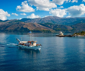 Argostoli: Full-Day Traditional Boat Cruise with Lunch