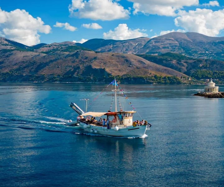 Argostoli: traditionele boottocht van een hele dag met lunch