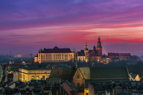 Visita nocturna a pie por Cracovia con Historias EspeluznantesVisita nocturna a pie por Cracovia con historias espeluznantes en inglés