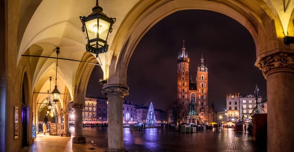 Krakow: Evening Walking Tour with Spooky Stories