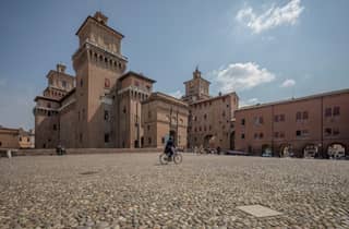 Ferrara: City Highlights Walking Tour with Local Guide