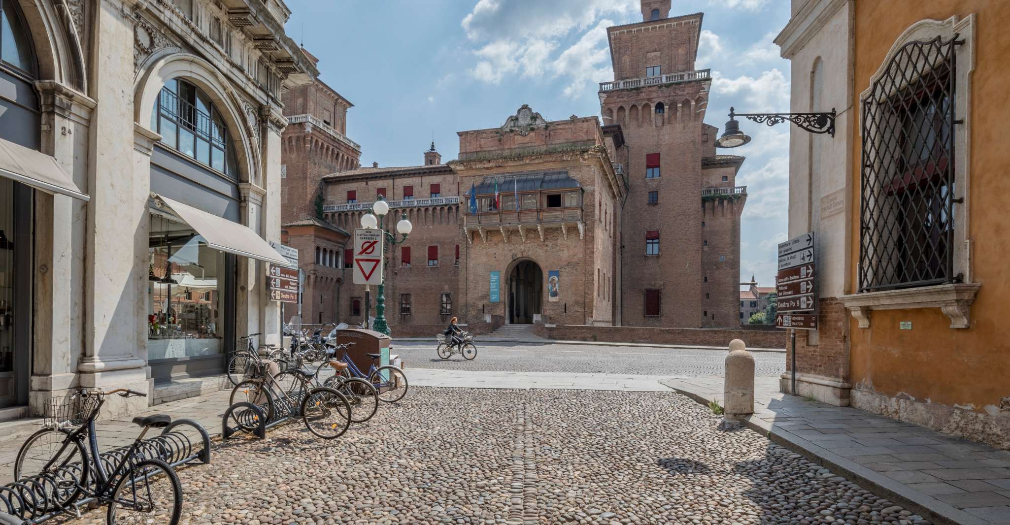 Ferrara, City Highlights Walking Tour with Local Guide - Housity