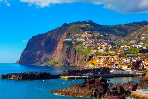 Madeira: West and East Madeira Tour with Snacks and Drinks