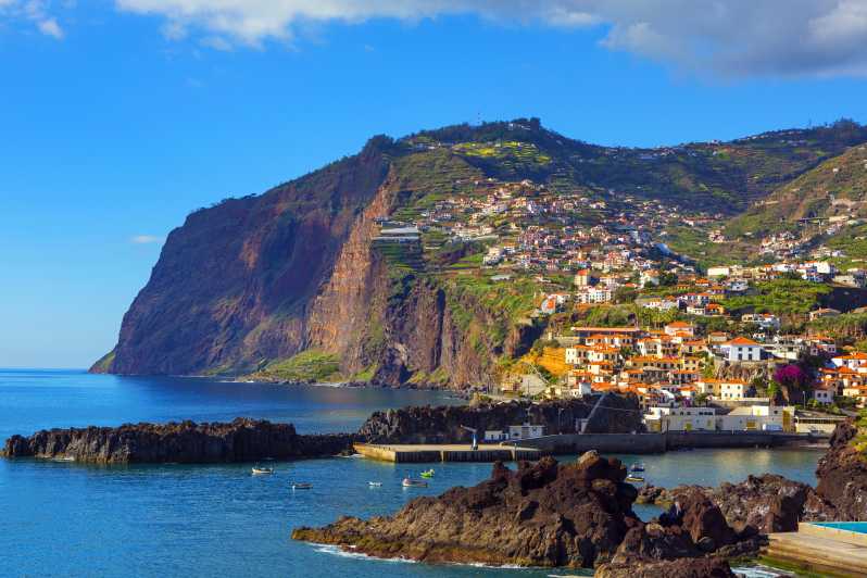 Madeira: West and East Madeira Tour with Snacks and Drinks