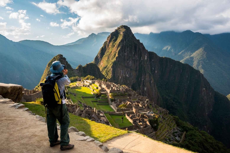 Van Cusco: tweedaagse begeleide trip naar Machu Picchu met transfersExpeditie Trein & Hotel Estandar
