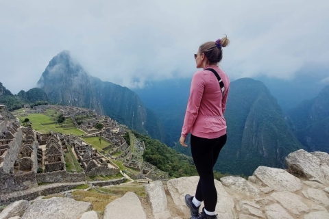 Au départ de Cusco : Voyage guidé de 2 jours au Machu Picchu avec transfertsTrain d'expédition et hôtel supérieur