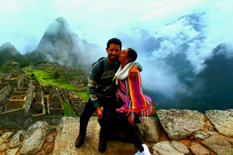 Van Cusco: tweedaagse begeleide trip naar Machu Picchu met transfersVistadome Trein & Hotel Superior