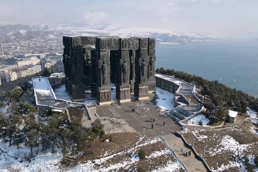 Von Tiflis aus: Chroniken Georgiens, Jvari & Mzcheta-Tour. Foto: GetYourGuide Von Tiflis aus: Chroniken Georgiens, Jvari & Mzcheta-Tour. Foto: GetYourGuide