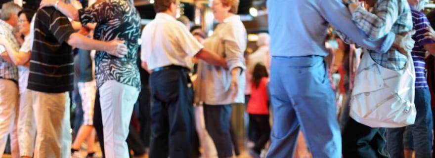 Bonn : sortie en bateau l'après-midi avec musique, café et gâteaux