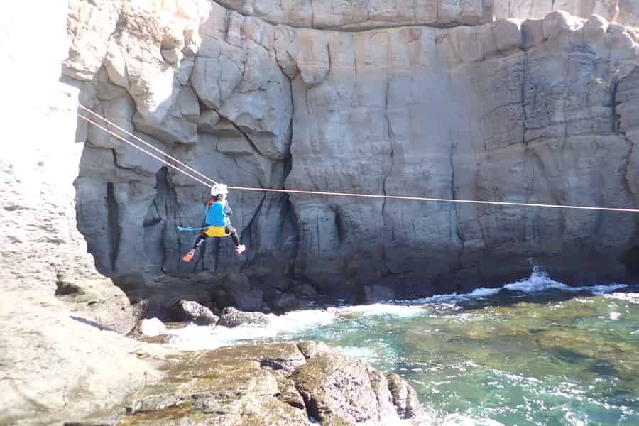 Las Palmas: Achterbahnfahren, Klettersteig, Wasserspringen & Schnorcheln. Foto: GetYourGuide