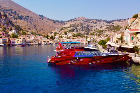 Kolympia: tour in barca ad alta velocità all'isola di Symi con nuoto
