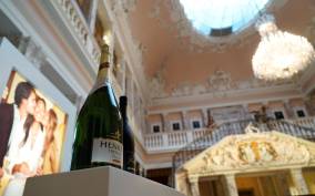 Wiesbaden: Sparkling Winemaking Tour with 3-Glass Tasting