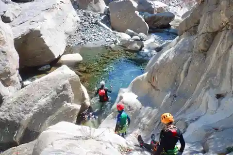 Champdepraz: Torrente Chalamy familievenlig canyoning-tur