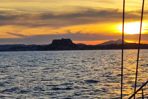 Corfu: Private Sunset Cruise on Garitsa Bay Corfu: Private Romantic Sunset Cruise