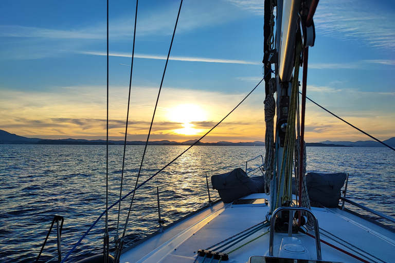 Corfu: cruzeiro privado ao pôr do sol