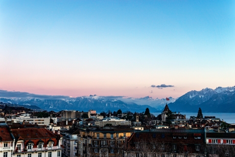 Lausanne: Outdoor Bachelor Party Smartphone Game Group Tour in English