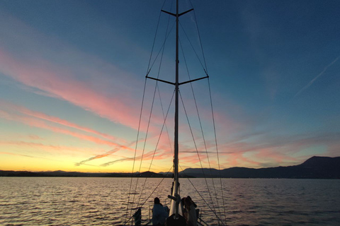 Corfú: Crucero privado al atardecerCorfú: Crucero Romántico Privado al Atardecer