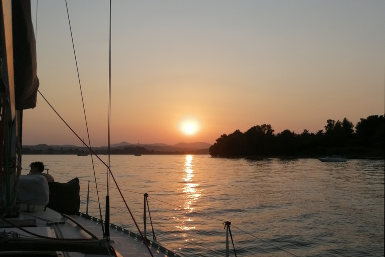 Corfu: privécruise bij zonsondergangCorfu: romantische privécruise bij zonsondergang