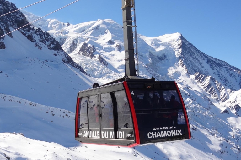 Desde Ginebra: viaje de esquí de día completo a ChamonixDía de esquí y paseo panorámico en teleférico por Aiguille du Midi