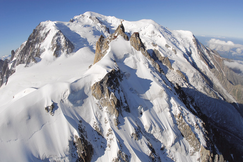 Depuis Genève : journée complète de ski à ChamonixJournée de ski et télécabine à l'Aiguille du Midi