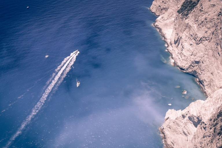 Porto Vromi: Crucero en barco naufragado Navagio con vistas al atardecer