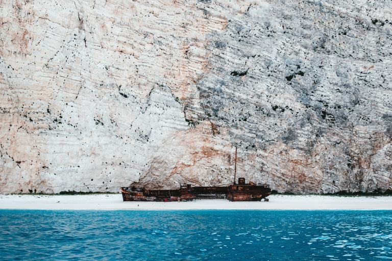 Porto Vromi: Crucero en barco naufragado Navagio con vistas al atardecer