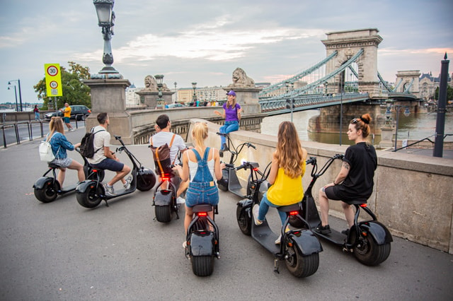 Top sights of Castle on e-scooter incl. Fisherman's Bastion