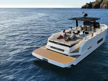 Mykonos: Crociera privata su un nuovissimo yacht di lusso