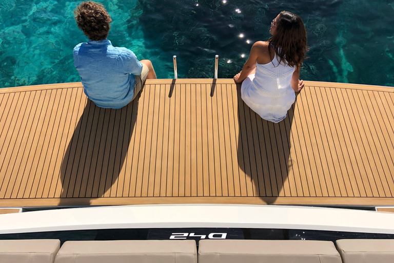 Mykonos : Croisière privée de 5 heures sur un tout nouveau yacht de luxe