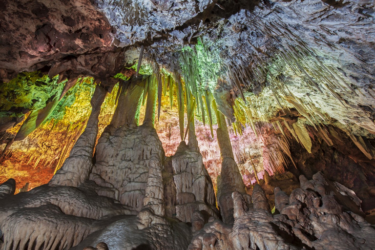 Alcudia: meio dia nas Grutas de Hams, Grutas Azuis e documentárioAlcúdia: visita guiada às Cavernas de Hams em Maiorca