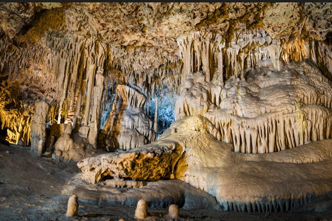 Alcudia: meio dia nas Grutas de Hams, Grutas Azuis e documentárioAlcúdia: visita guiada às Cavernas de Hams em Maiorca