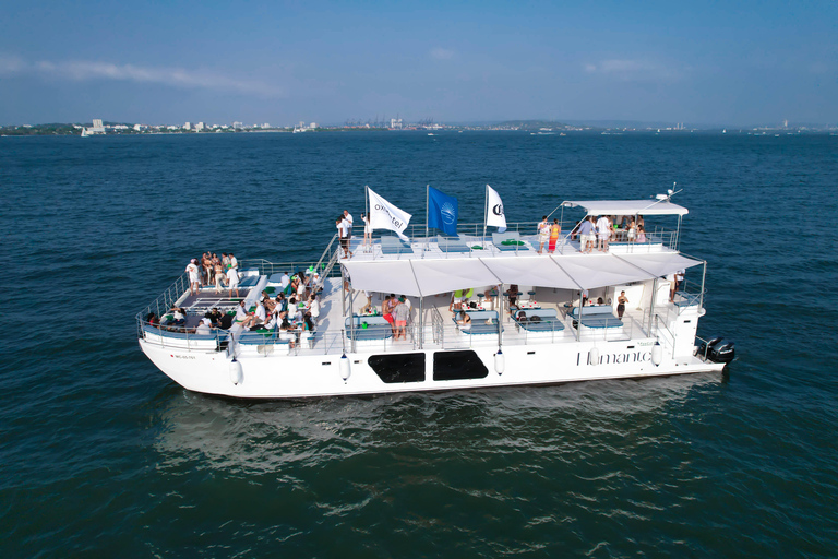 Cartagena: Catamaran Flamante Sunsetplan with Open Bar!