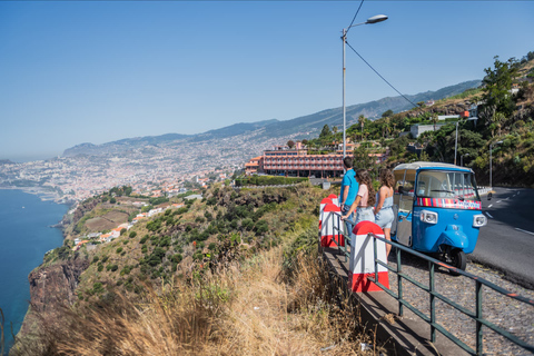 Visite guidée privée en Tuk-Tuk des hauts lieux de l'île de MadèreFunchal : Visite guidée privée des points forts de la ville en Tuk-Tuk